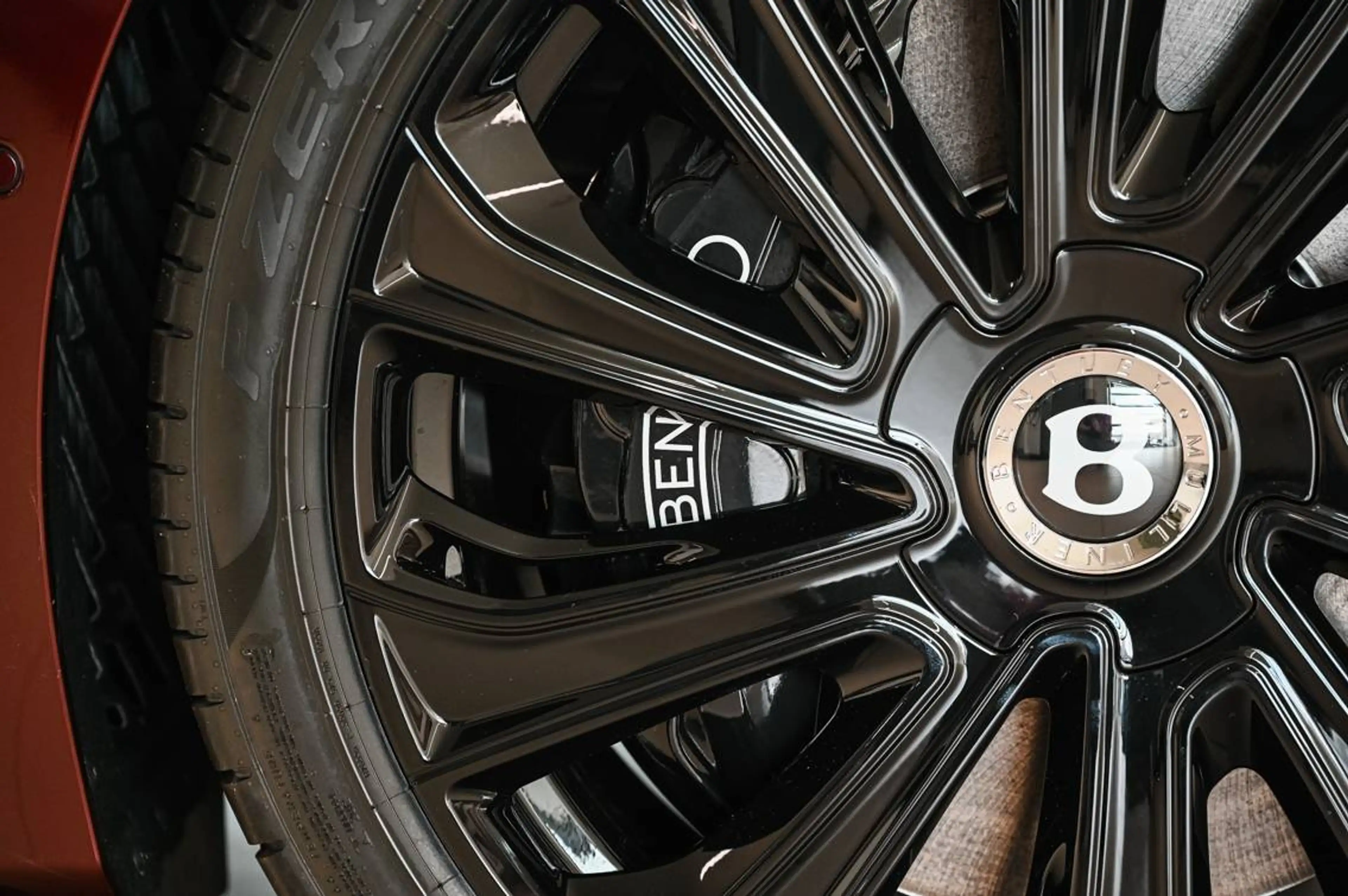 Bentley Continental GTC Continental GTC Mulliner V8 Hybrid — photo 10