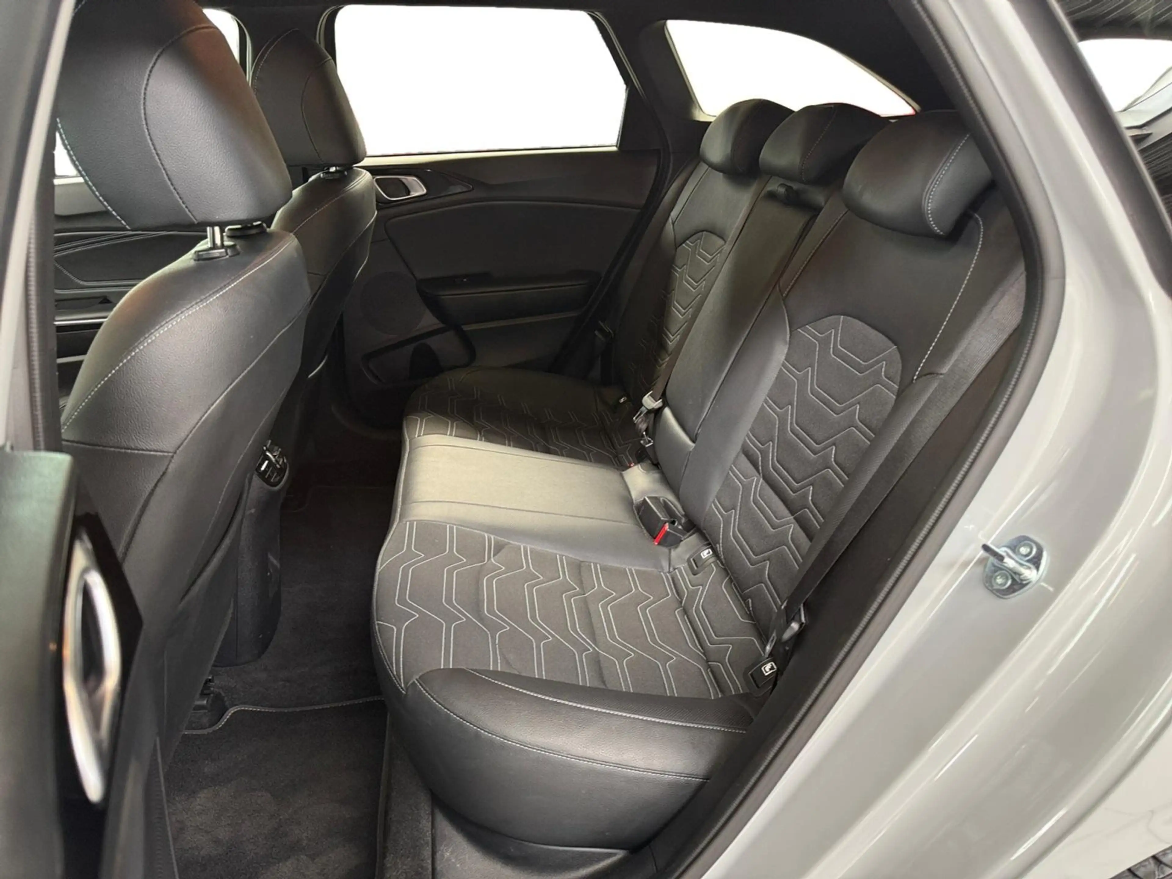Kia Ceed SW / cee'd SW Sportswagon 1.0 T-GDi MHEV Design Edition I Automa — photo 13