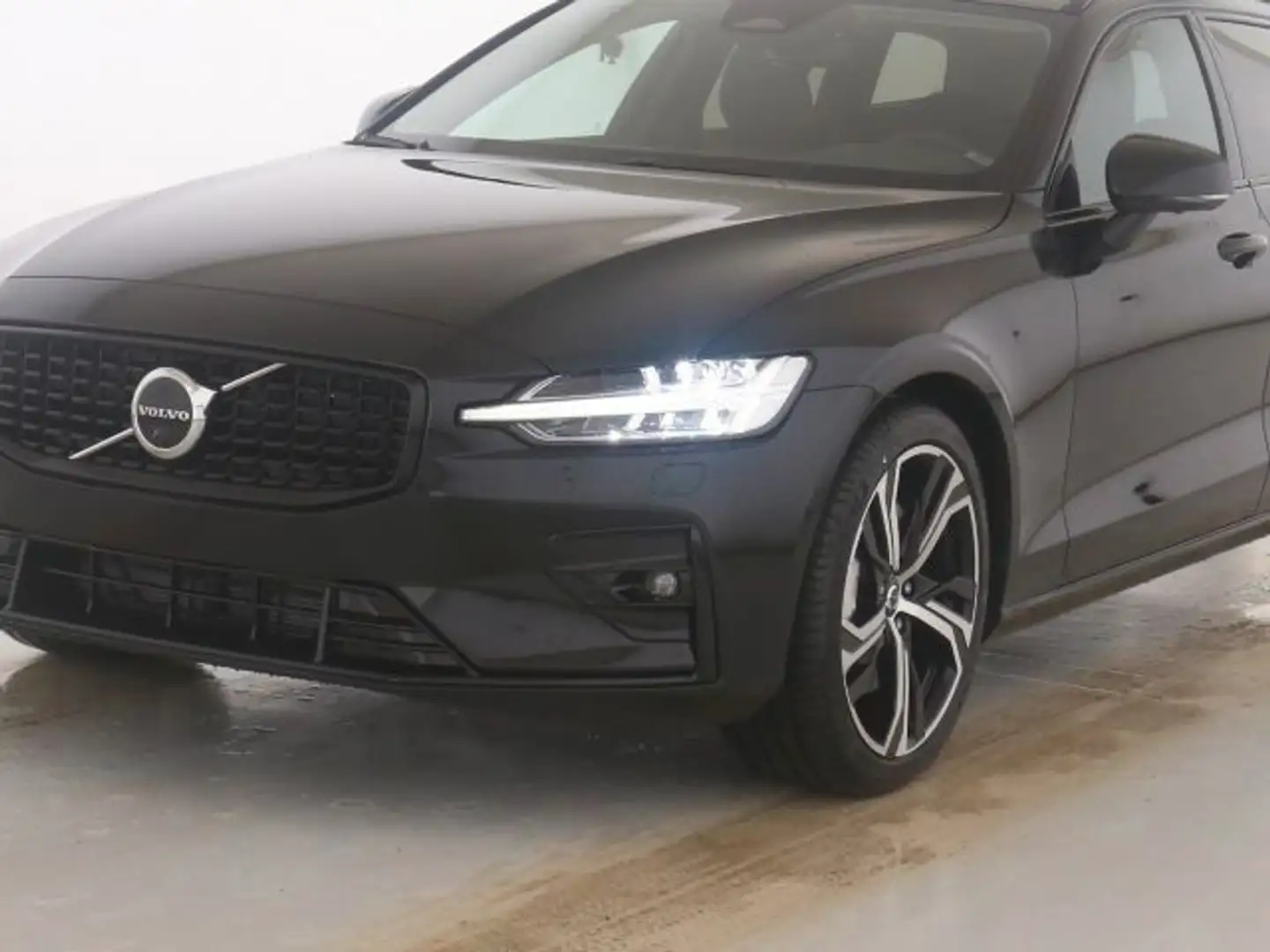 Volvo V60 B4 Kombi Plus Dark ACC 360°SD H&K 19"LMF Schwarz - 2