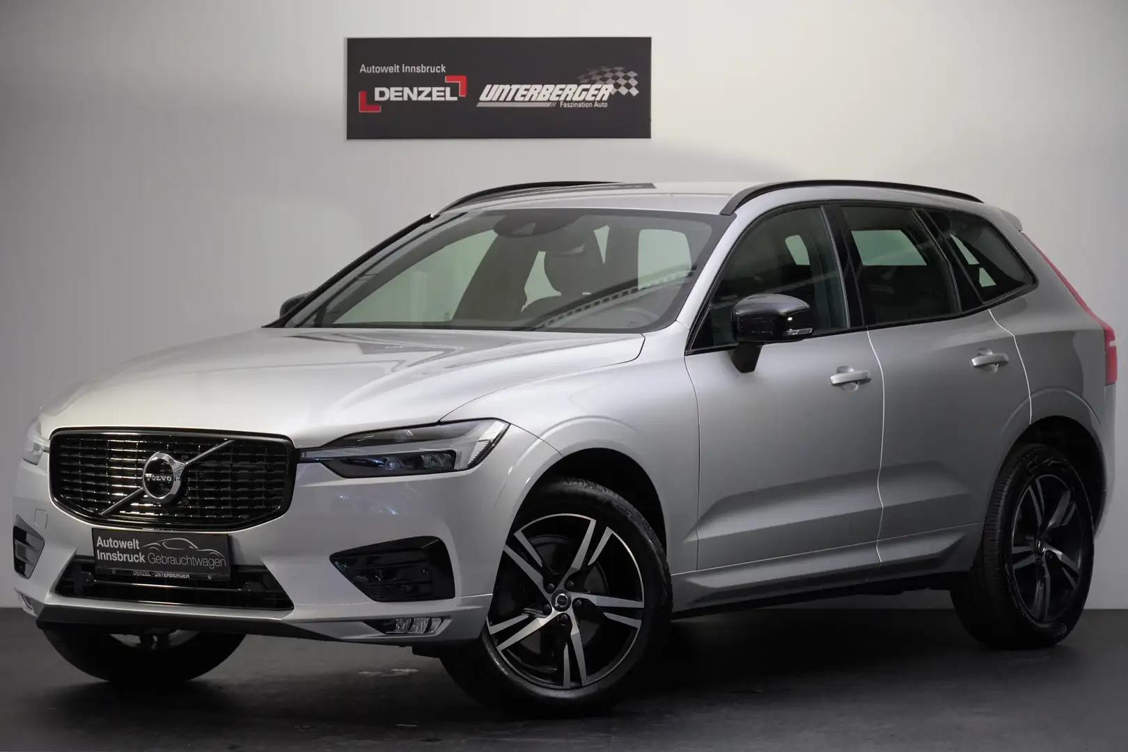 Volvo XC60 R Design AWD Geartronic Silber - 2