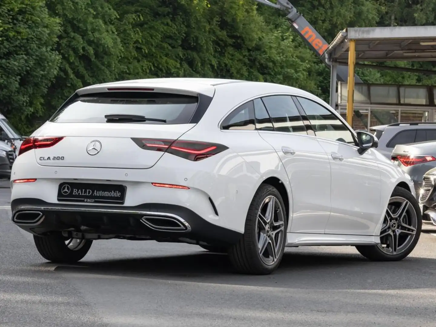 Mercedes-Benz CLA 200 SB AMG-Advanced+/ILS/Pano/AHK/7-Sitze Weiß - 2