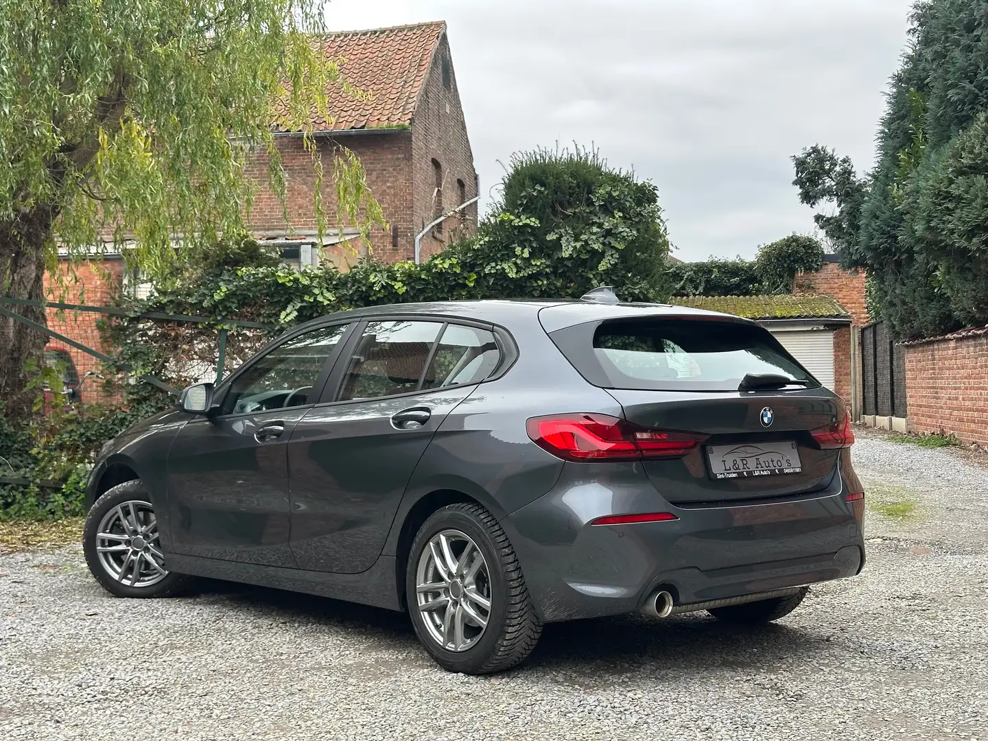 BMW 116 i Aut  Navi-Bluetooth-CruiseControl-PDC Grijs - 2