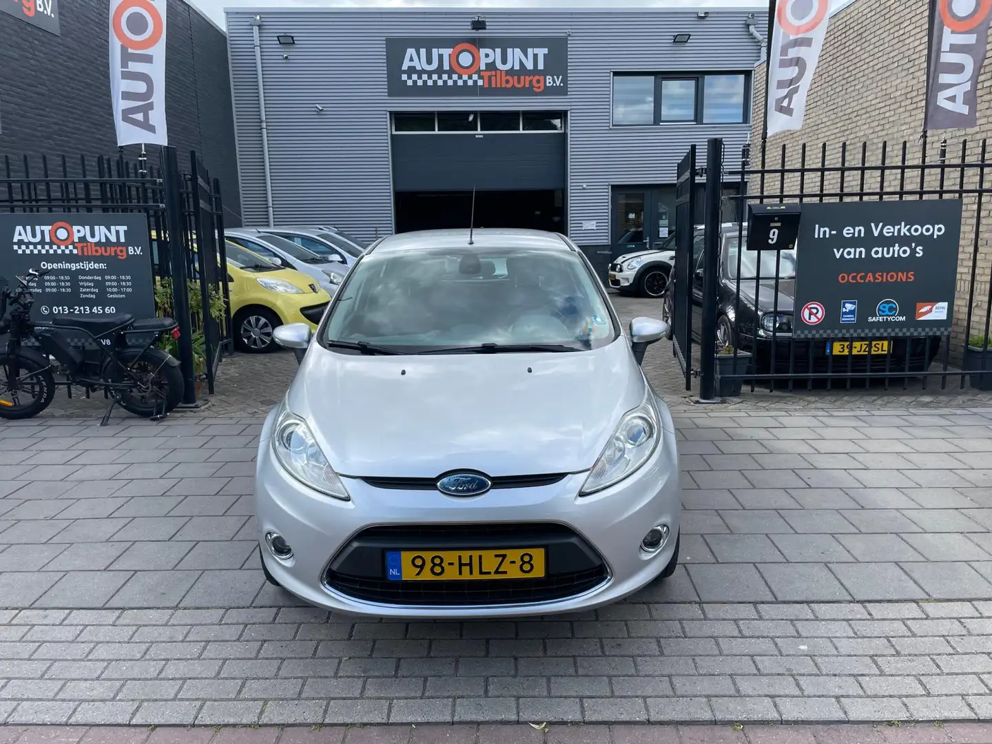 Ford Fiesta 1.4 Titanium 2e Eigenaar! Airco PDC NAP APK 1 Jaar Grijs - 2