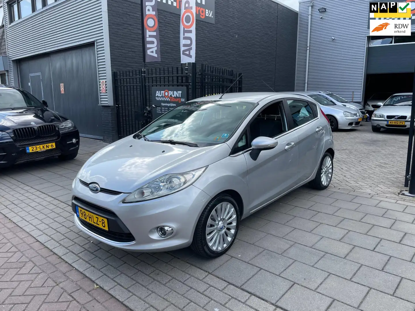 Ford Fiesta 1.4 Titanium 2e Eigenaar! Airco PDC NAP APK 1 Jaar Grijs - 1