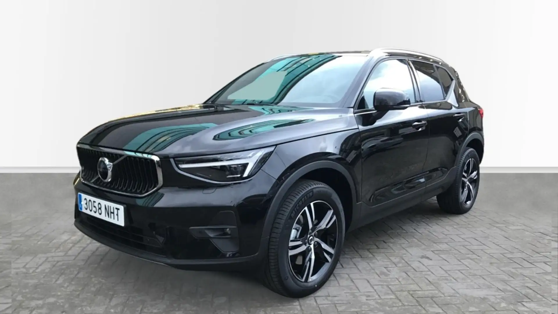 Volvo XC40 B3 Core Aut. Negro - 1