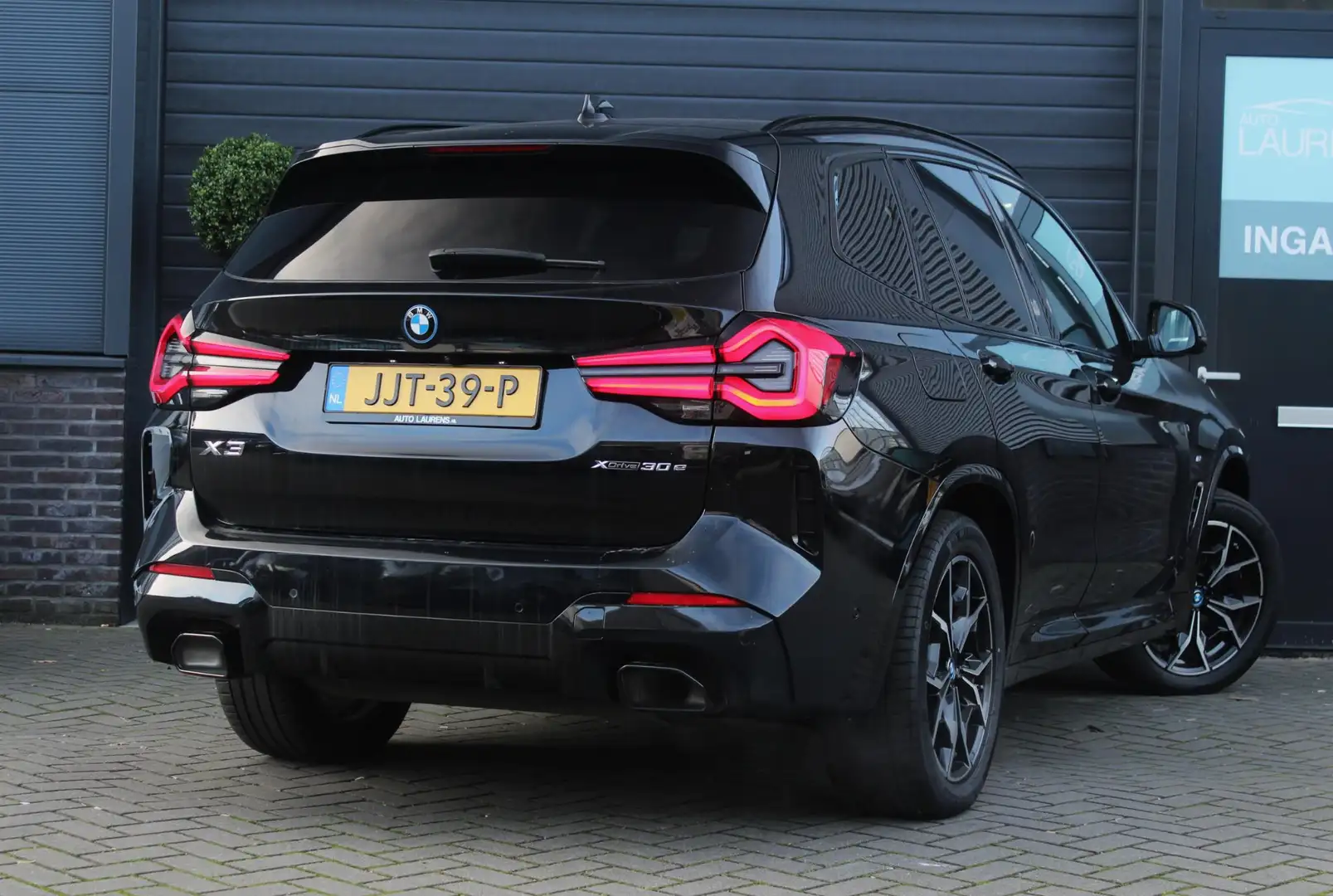 BMW X3 xDrive30e M-Sport | Panorama-dak | Leer | Elektris Zwart - 2