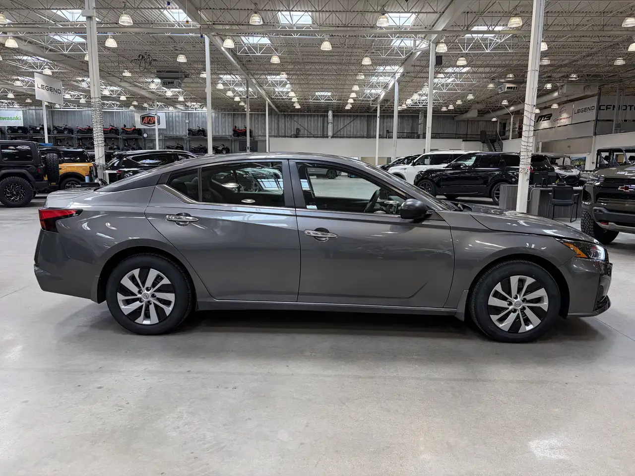 Nissan Altima снимка Nissan Altima