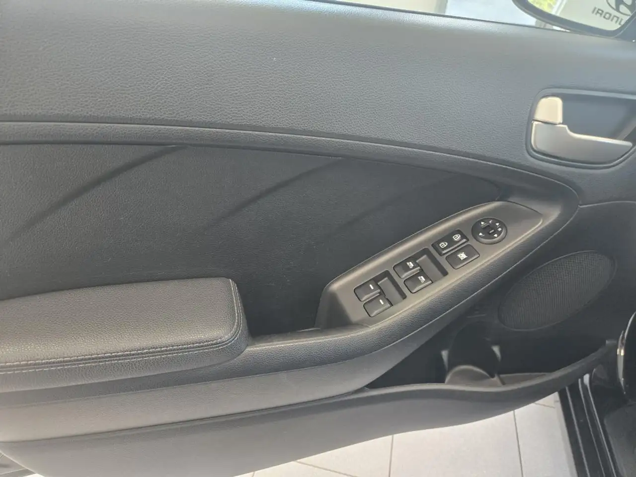 Kia Forte снимка Kia Forte