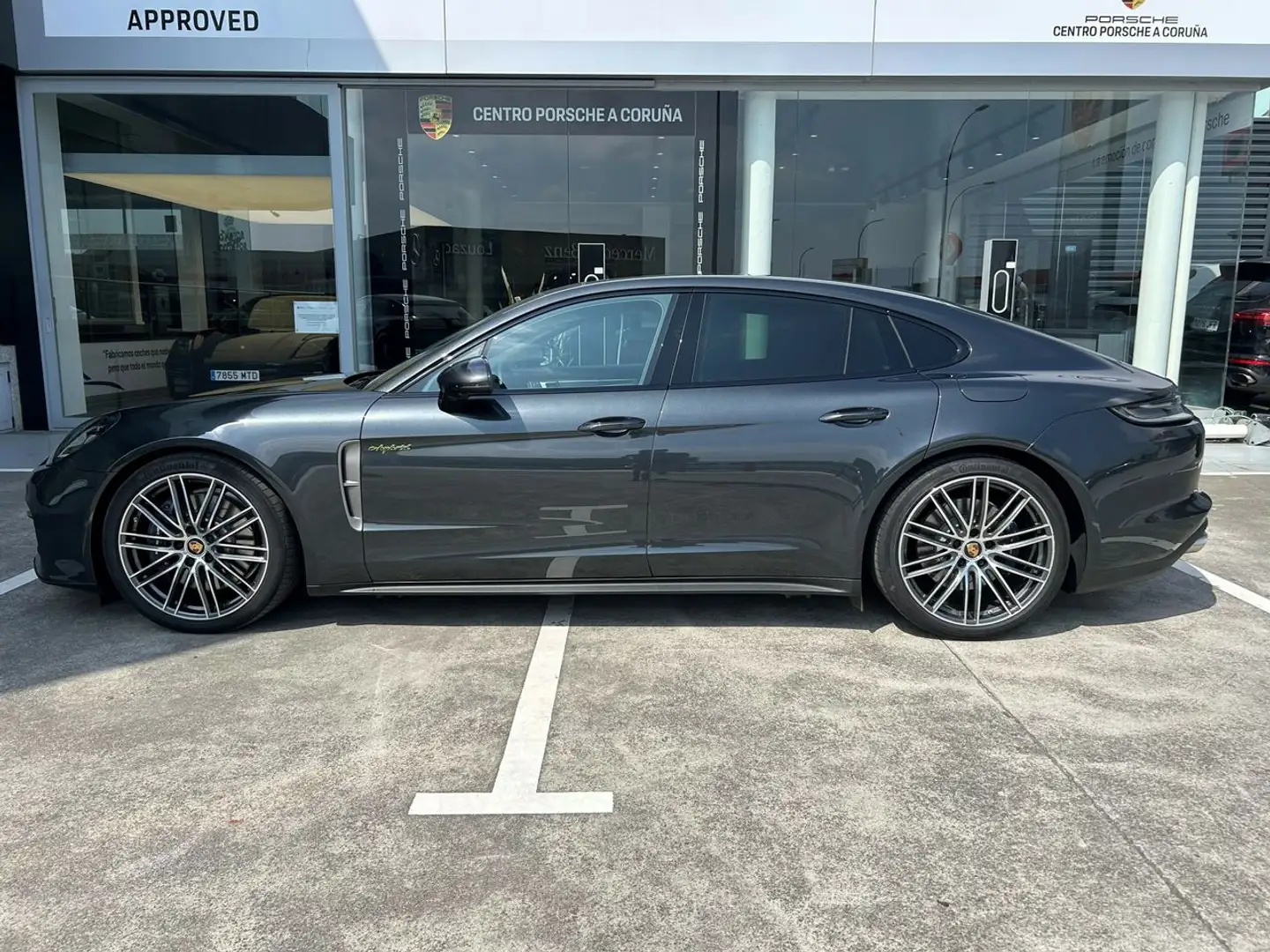 Porsche Panamera 4 E-HYB PLATINUM EDITION - 2