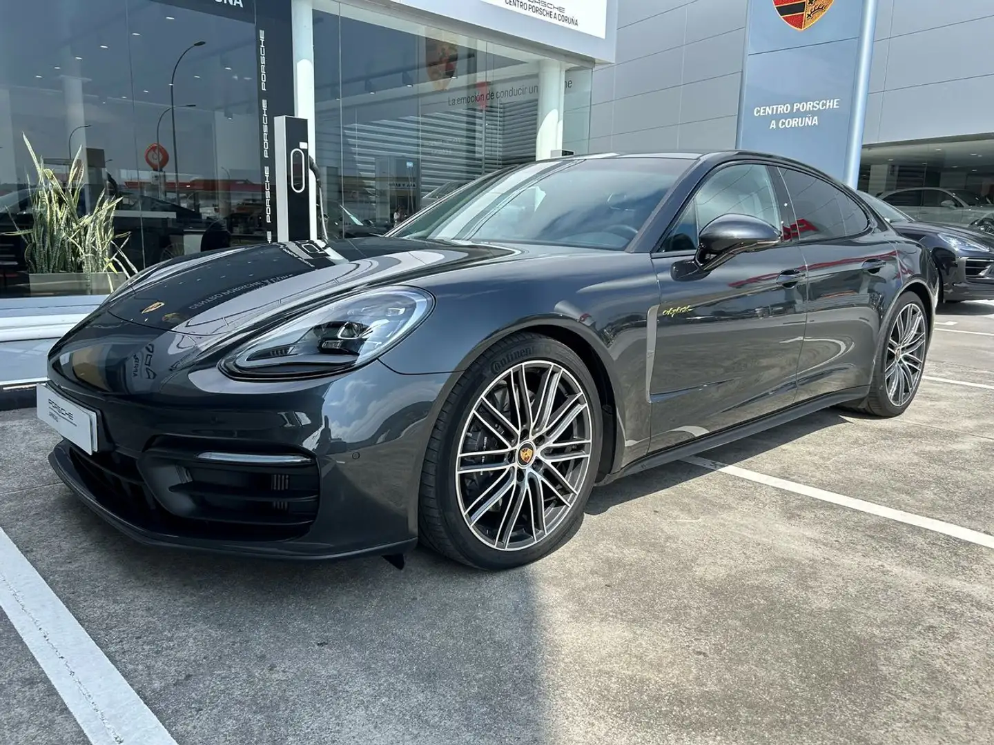 Porsche Panamera 4 E-HYB PLATINUM EDITION - 1