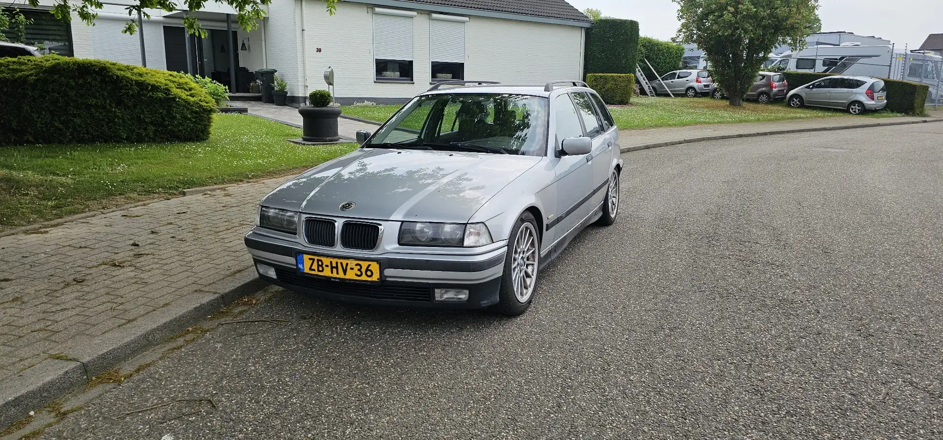 BMW 320 320i touring Sport Edition Zilver - 1