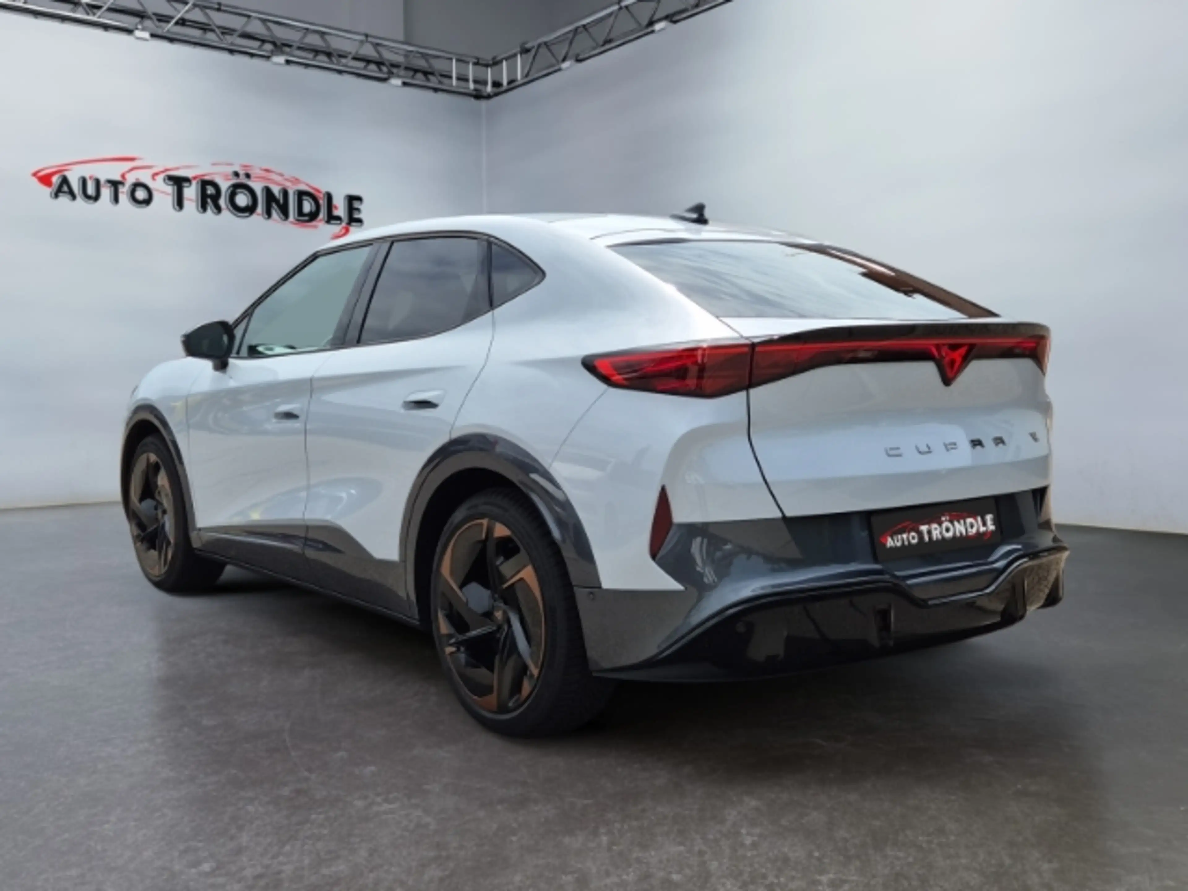 CUPRA Tavascan 4Drive +Glasdach +DCC +HuD +360 Kamera — photo 6