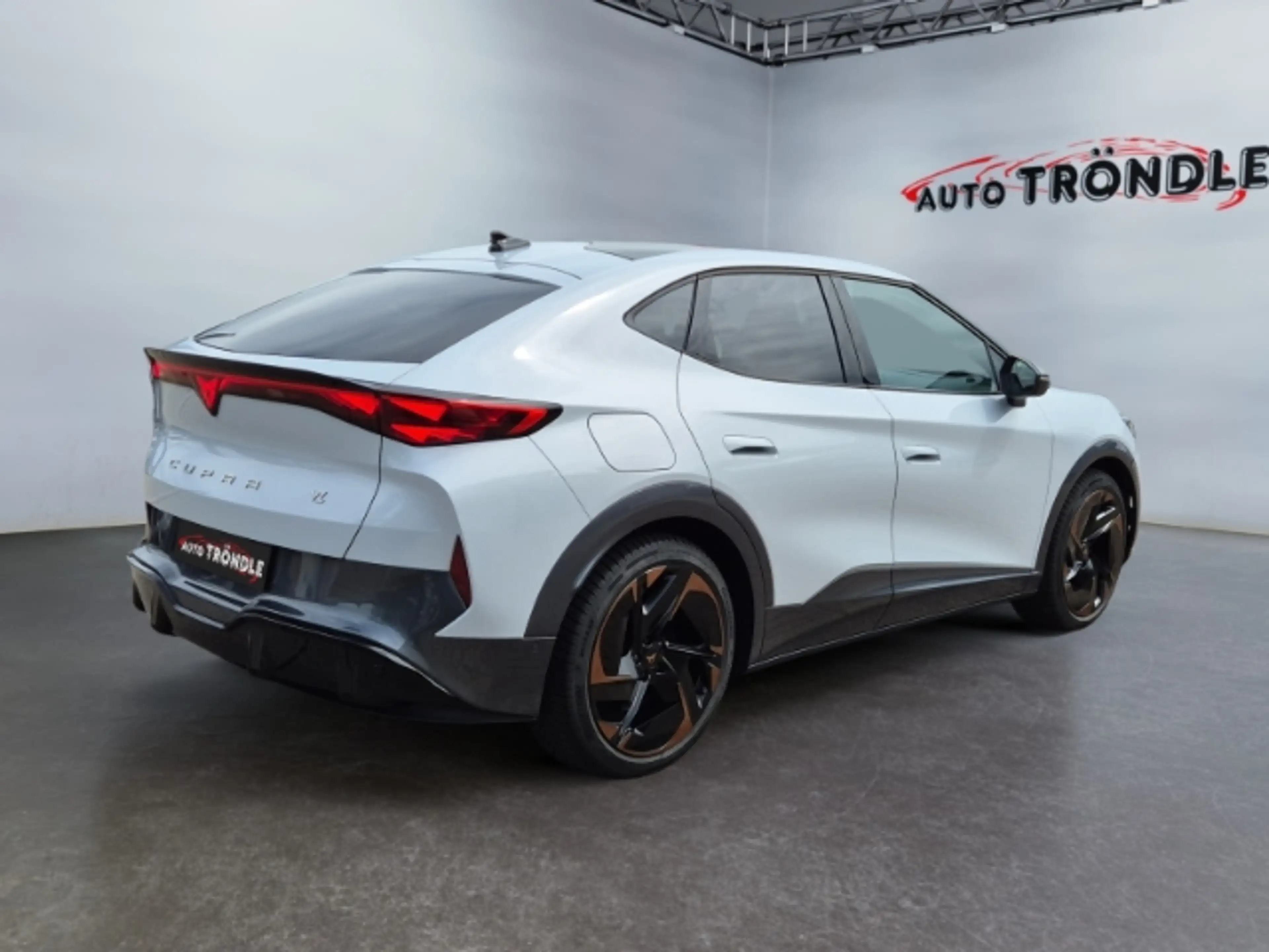 CUPRA Tavascan 4Drive +Glasdach +DCC +HuD +360 Kamera — photo 4