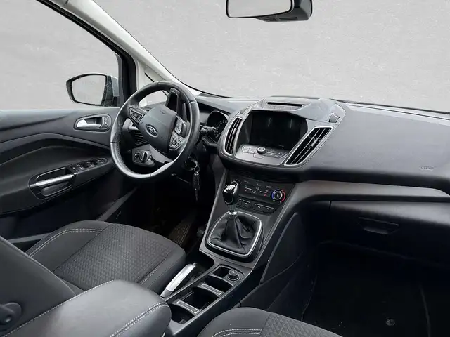 Ford C-Max view 4