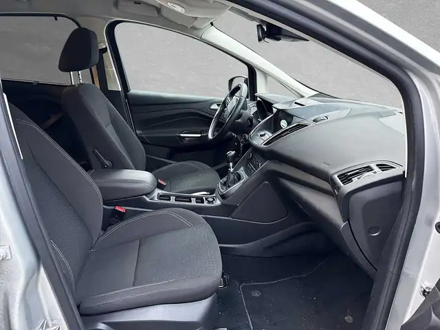 Ford C-Max view 3