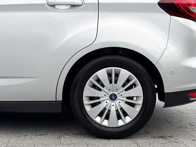 Ford C-Max view 9