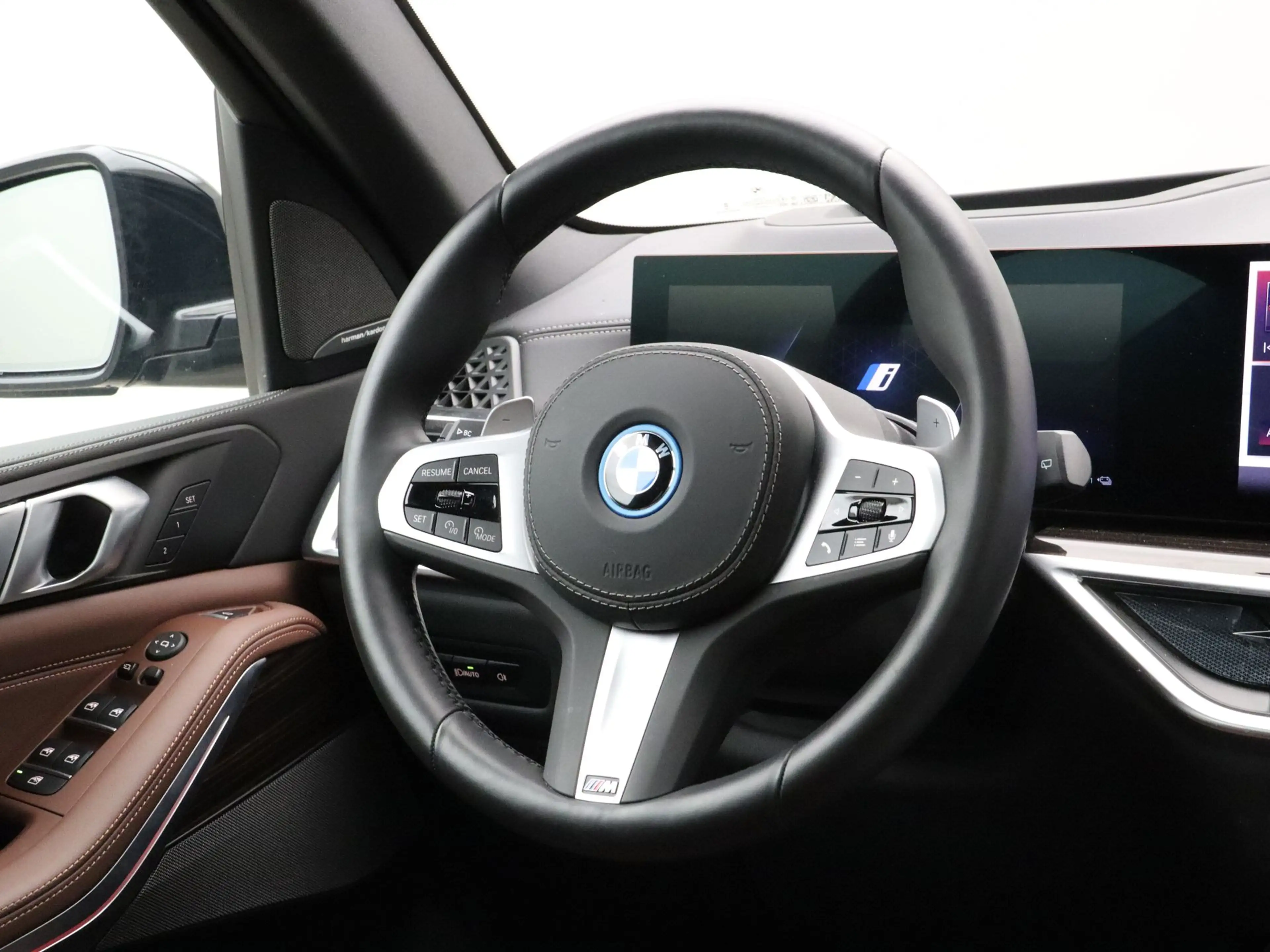 BMW X5 xDrive50e — photo 2