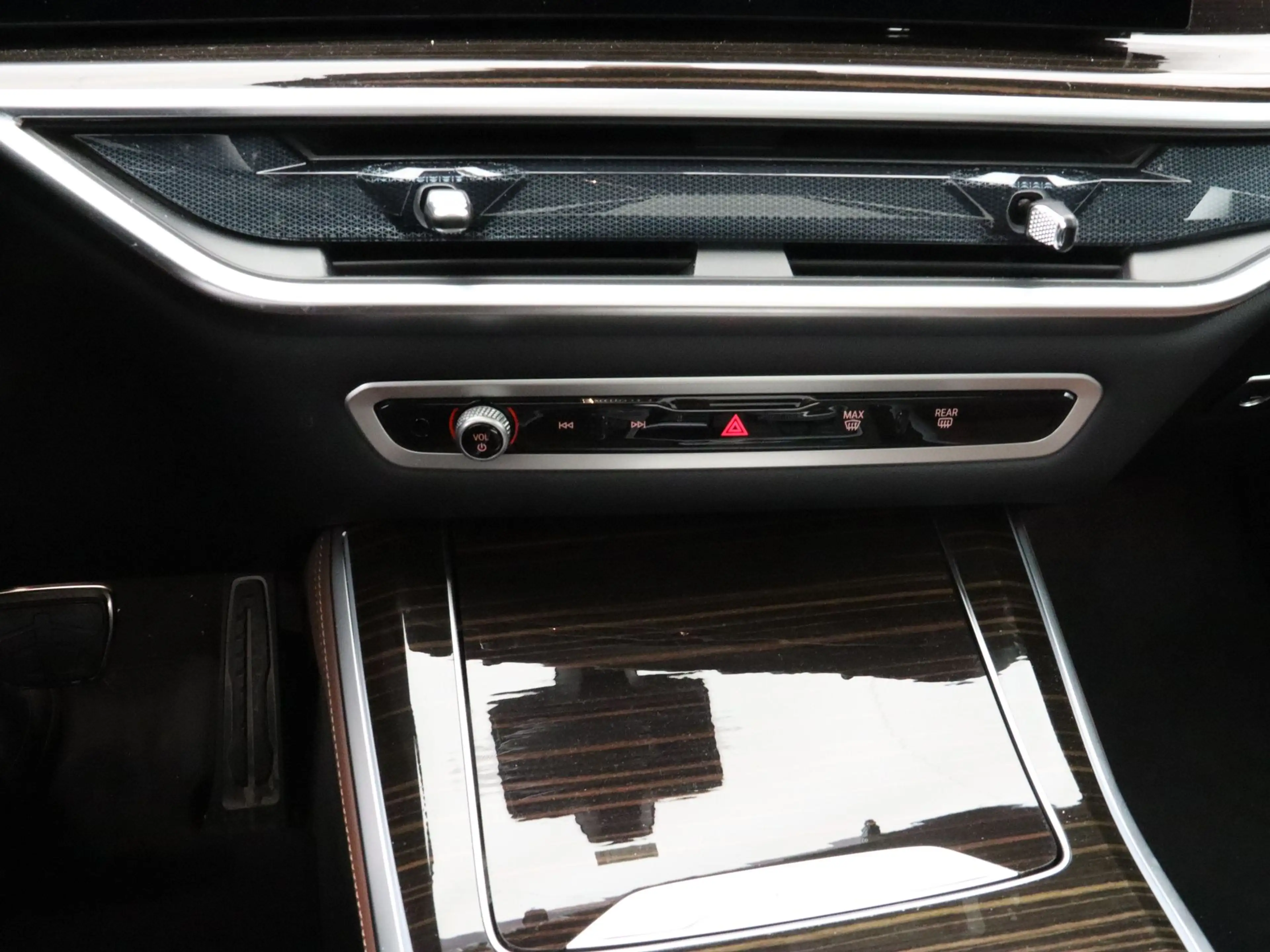 BMW X5 xDrive50e — photo 14