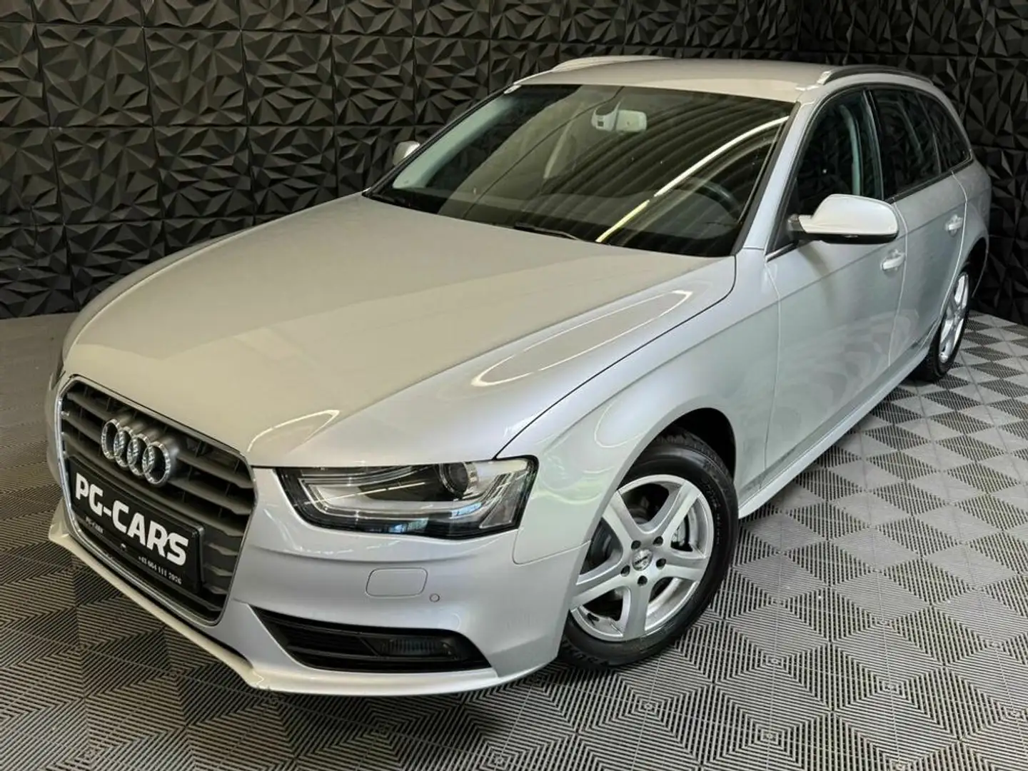 Audi A4 2.0 TDI Avant Silber - 1