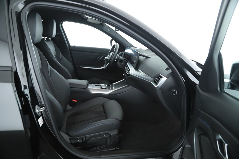 BMW 318 d 48V Touring Autom M-SPORT CURVED FACELIFT — photo 13