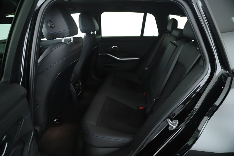 BMW 318 d 48V Touring Autom M-SPORT CURVED FACELIFT — photo 11