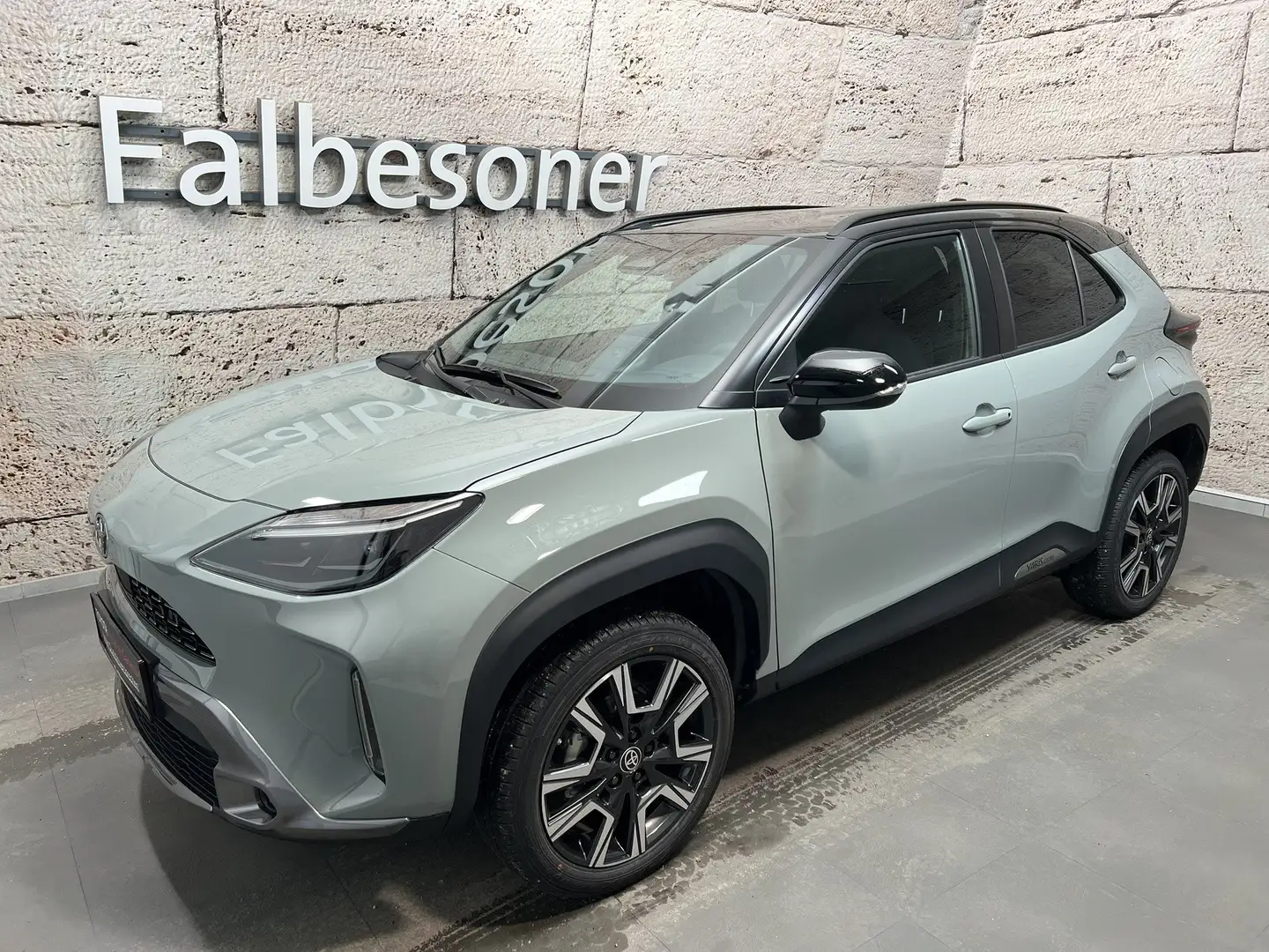 Toyota Yaris Cross Hybrid AWD-i 130PS Premiere Edition Grigio - 2