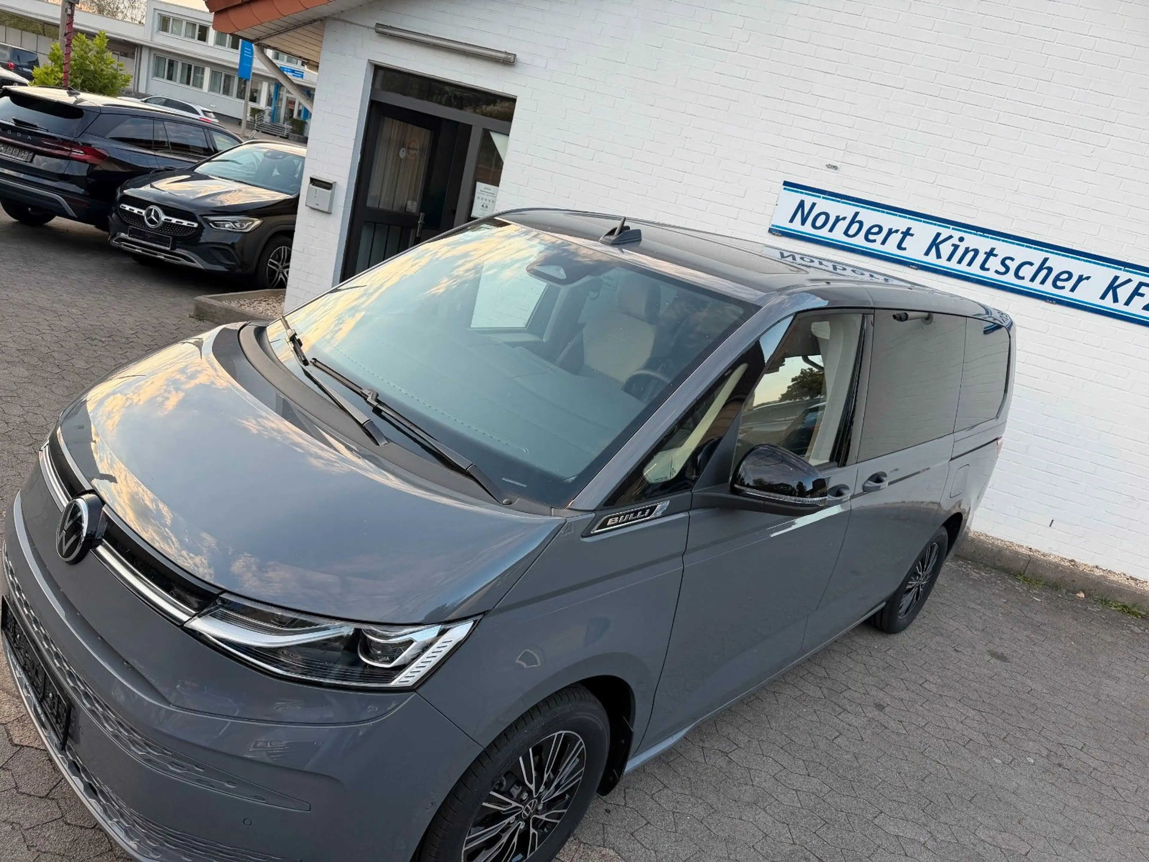 Volkswagen T7 Multivan Lang Life Pano LED Matrix STHZ 7 Sit — photo 14