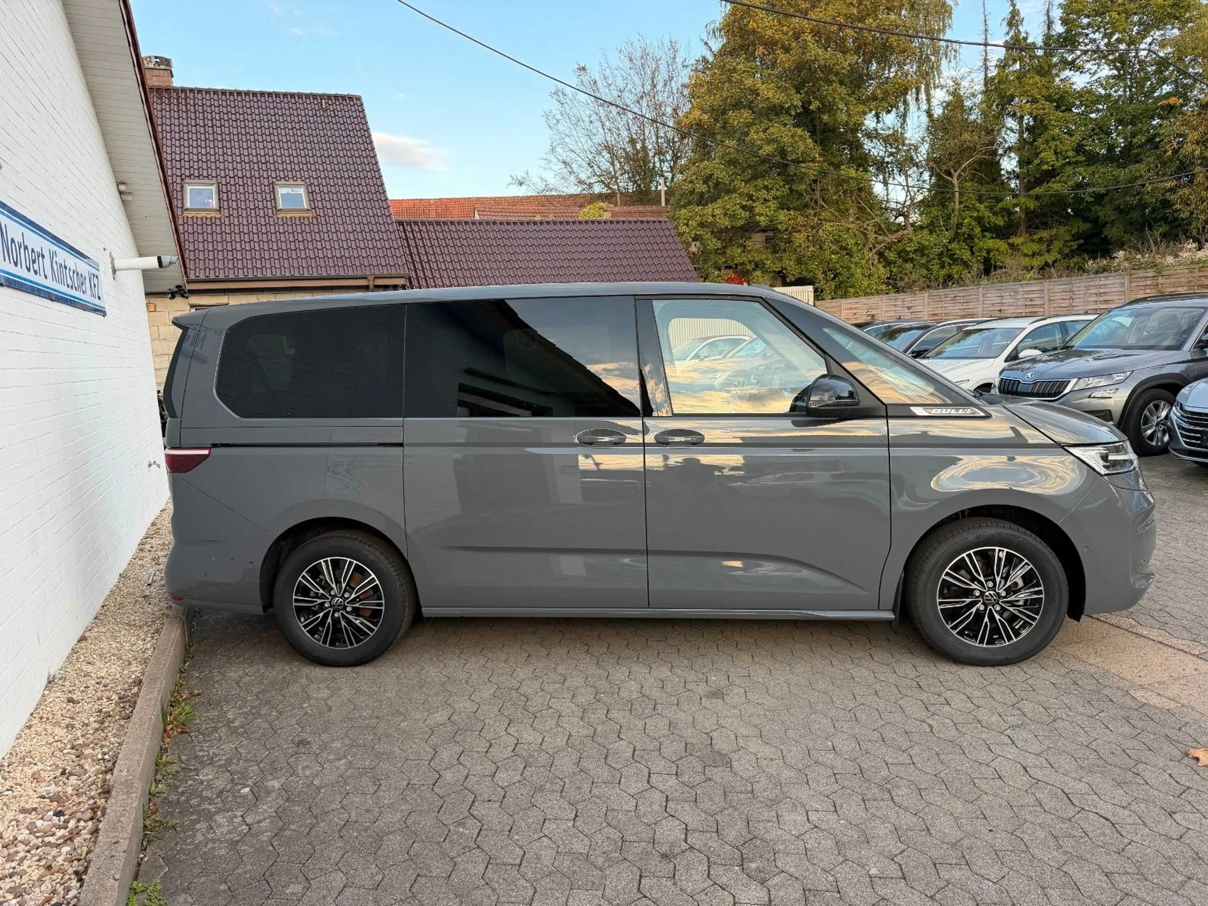 Volkswagen T7 Multivan Lang Life Pano LED Matrix STHZ 7 Sit — photo 12