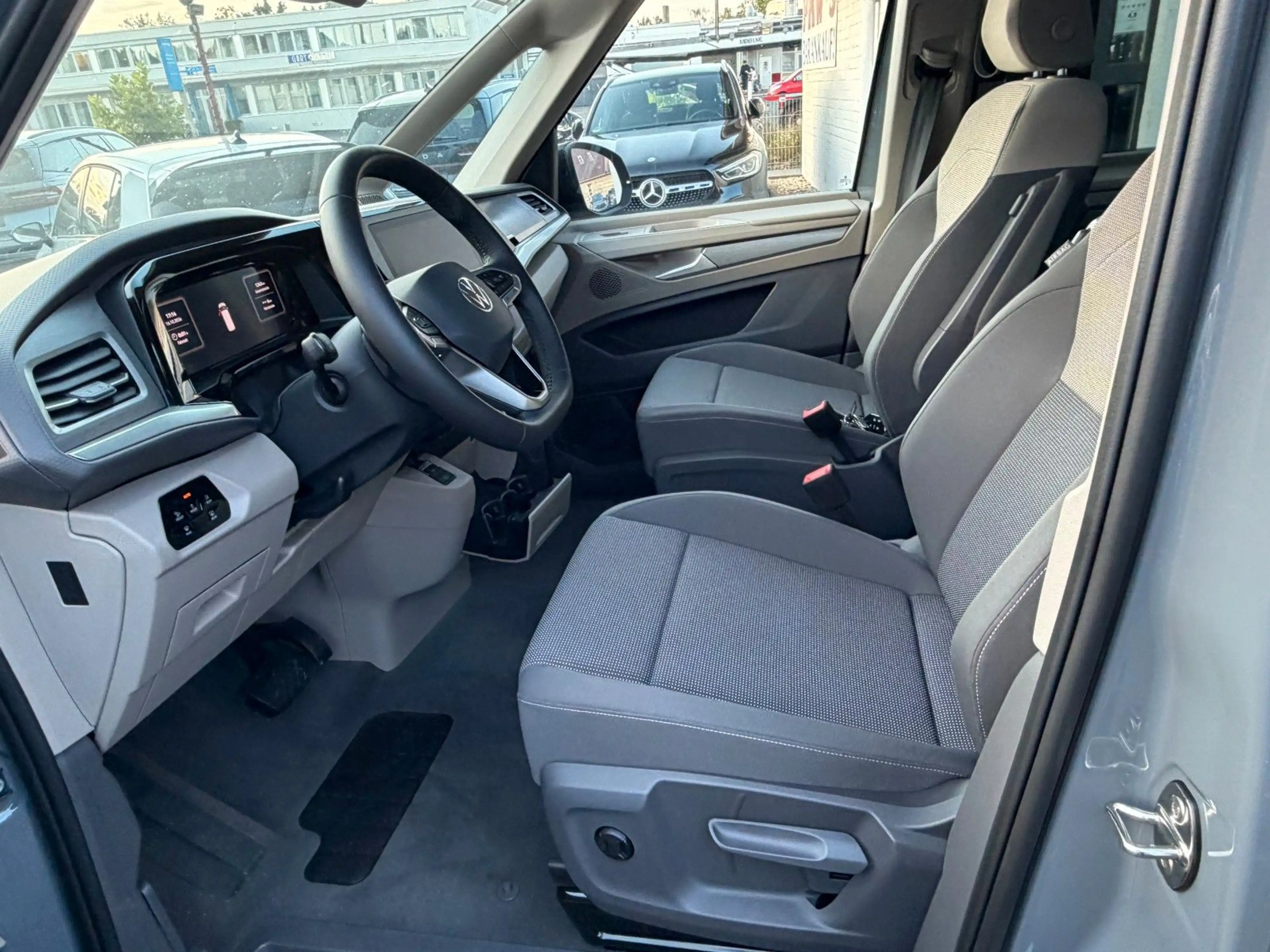 Volkswagen T7 Multivan Lang Life Pano LED Matrix STHZ 7 Sit — photo 9