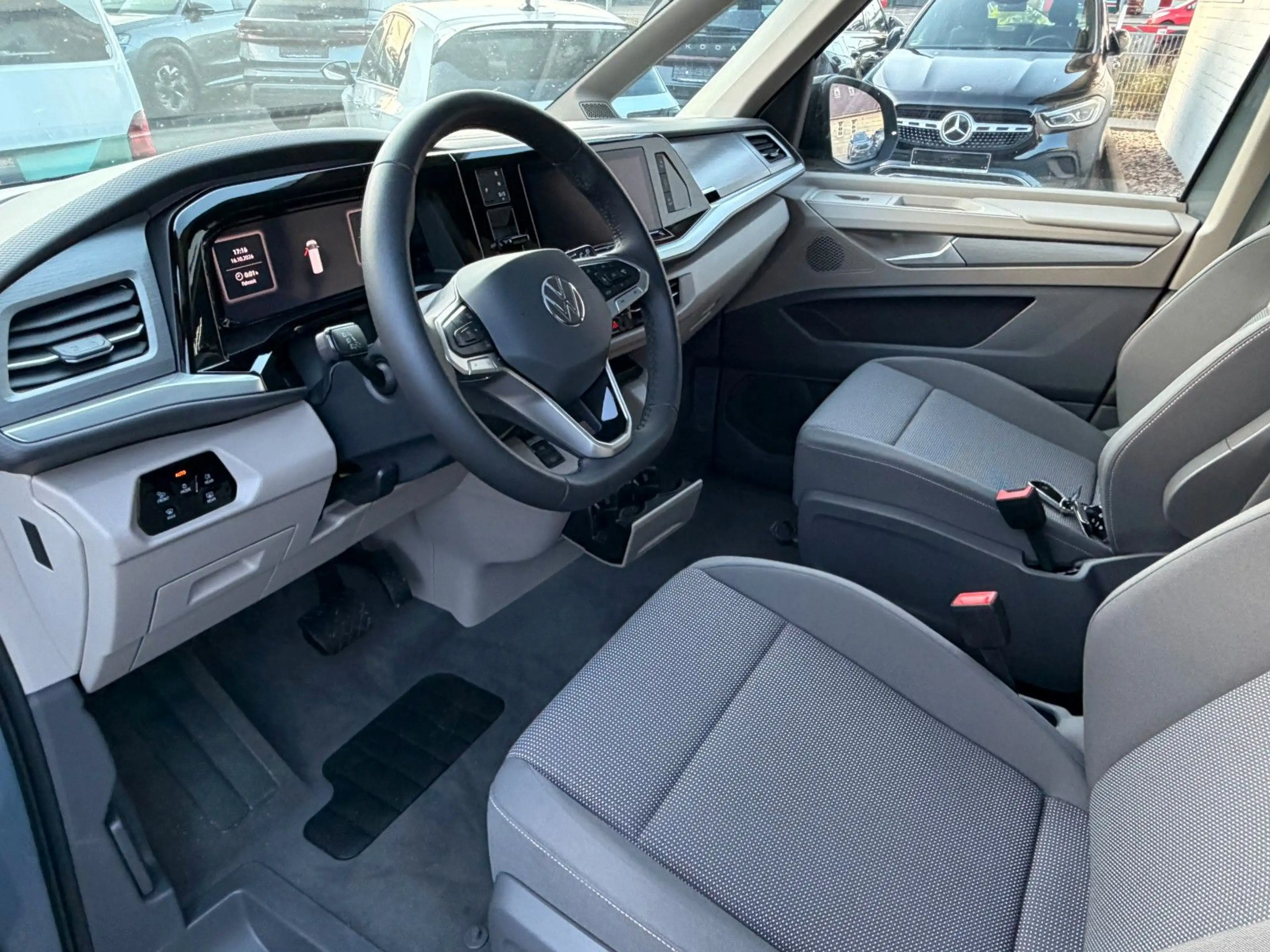 Volkswagen T7 Multivan Lang Life Pano LED Matrix STHZ 7 Sit — photo 10