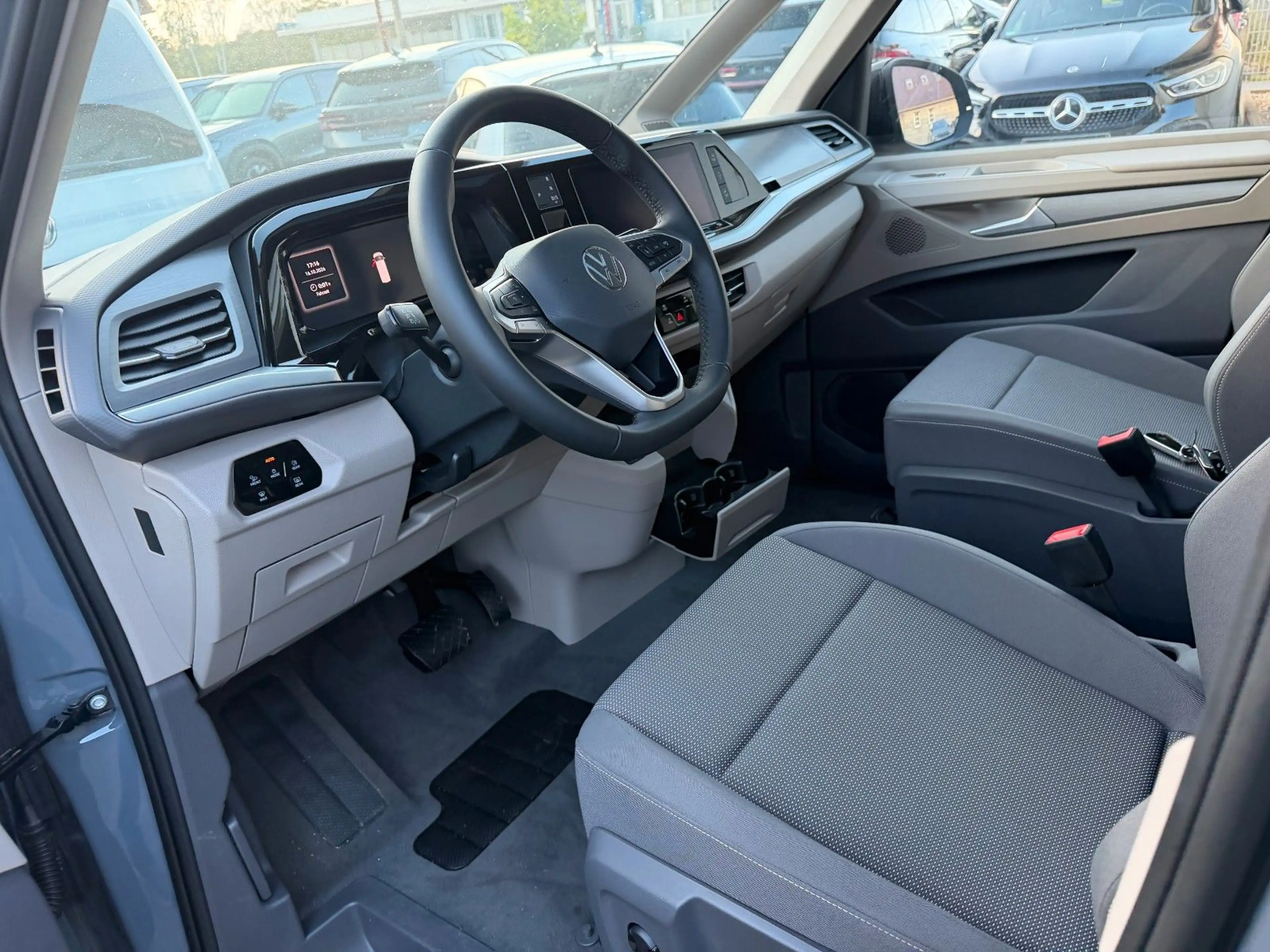 Volkswagen T7 Multivan Lang Life Pano LED Matrix STHZ 7 Sit — photo 8