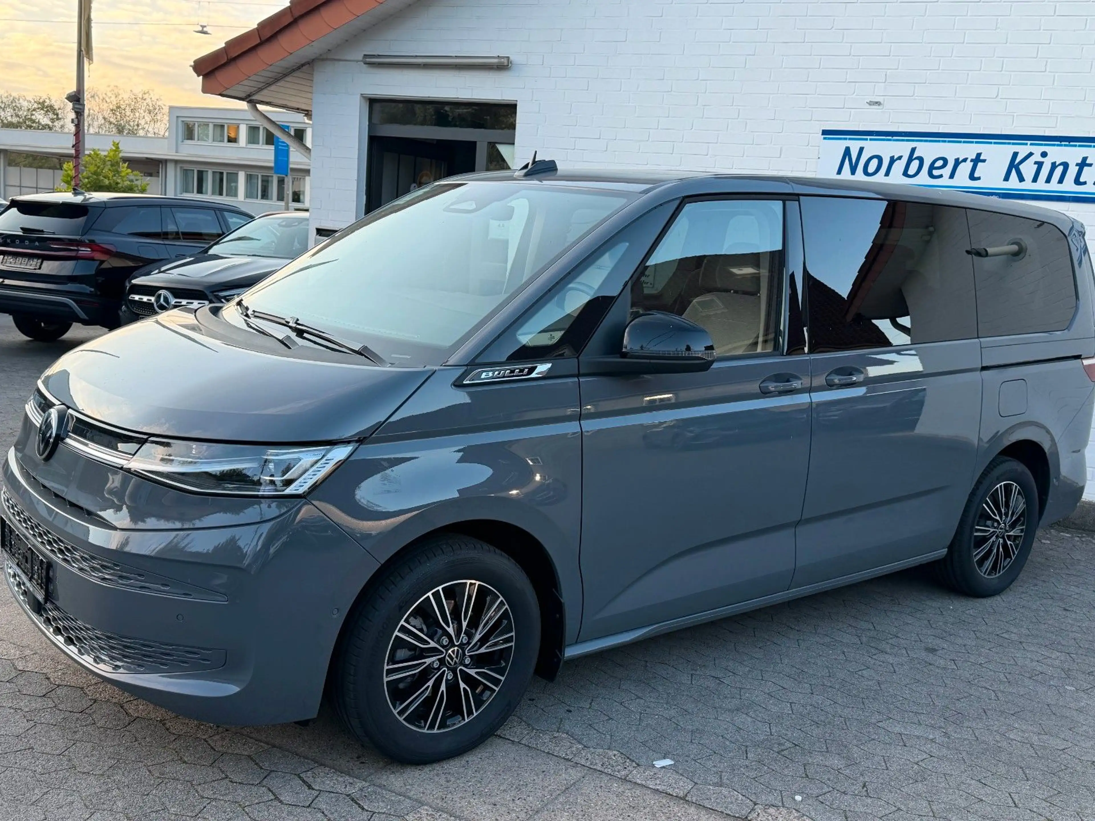 Volkswagen T7 Multivan Lang Life Pano LED Matrix STHZ 7 Sit — photo 4