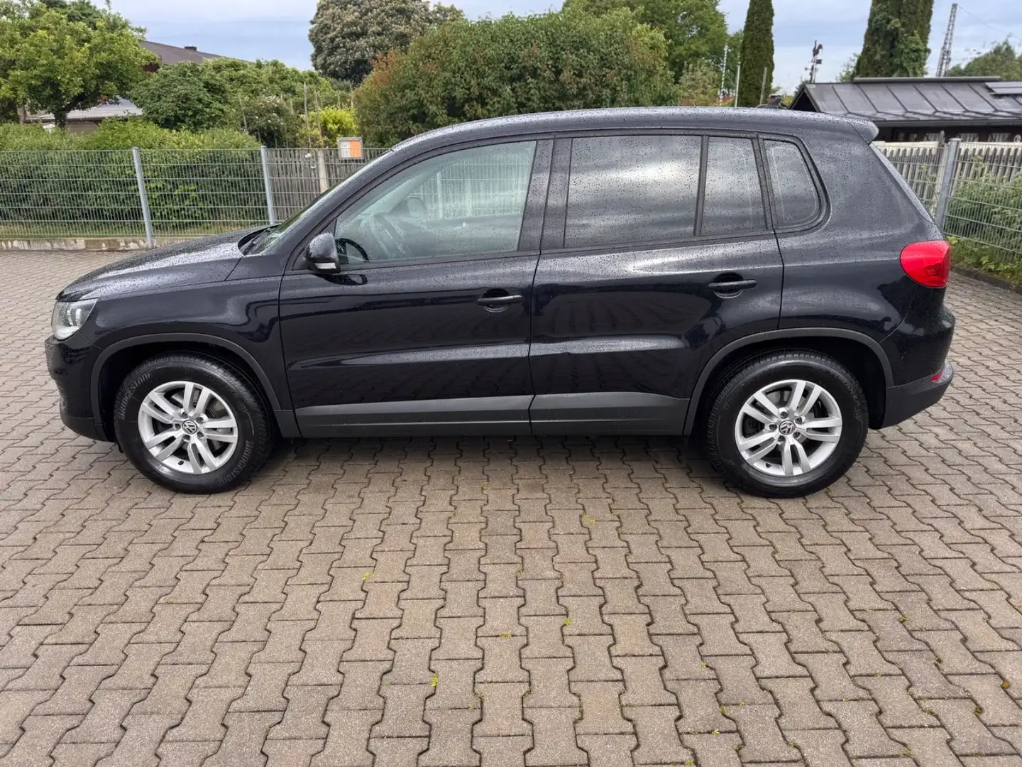 Volkswagen Tiguan Trend & Fun 2,0 TDI BMT ALU AHK NAVI Noir - 2