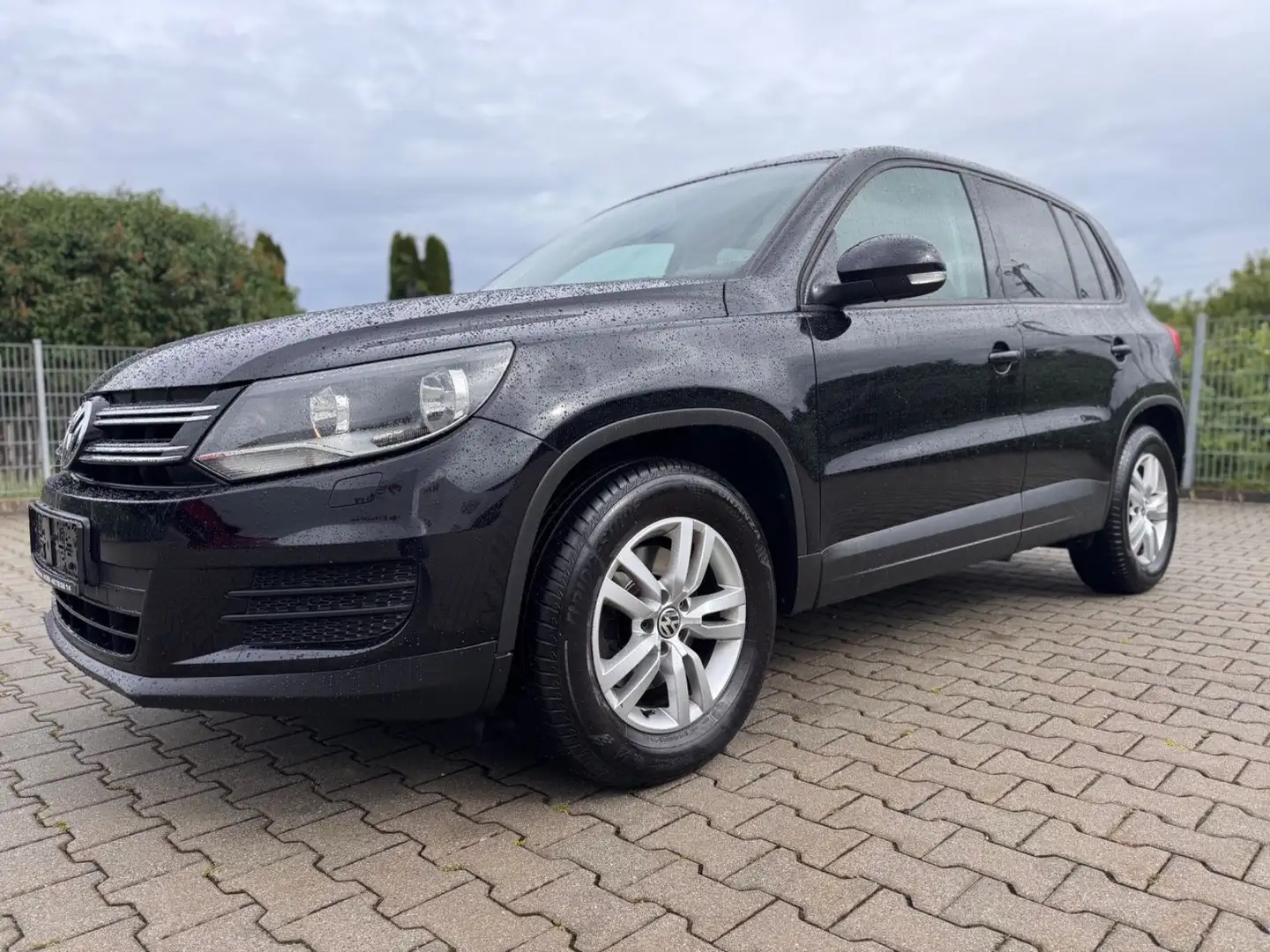 Volkswagen Tiguan Trend & Fun 2,0 TDI BMT ALU AHK NAVI Noir - 1