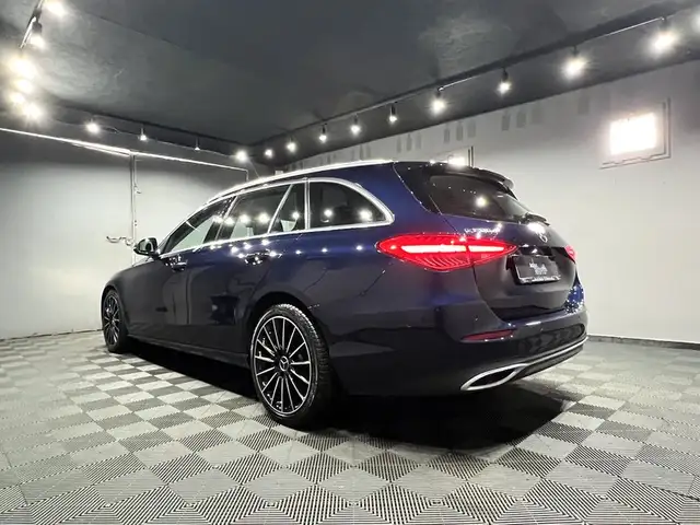 Mercedes-Benz 300 view 3
