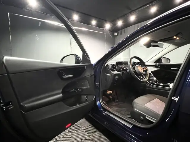 Mercedes-Benz 300 view 7