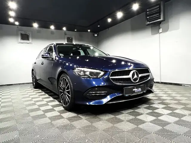 Mercedes-Benz 300 view 2