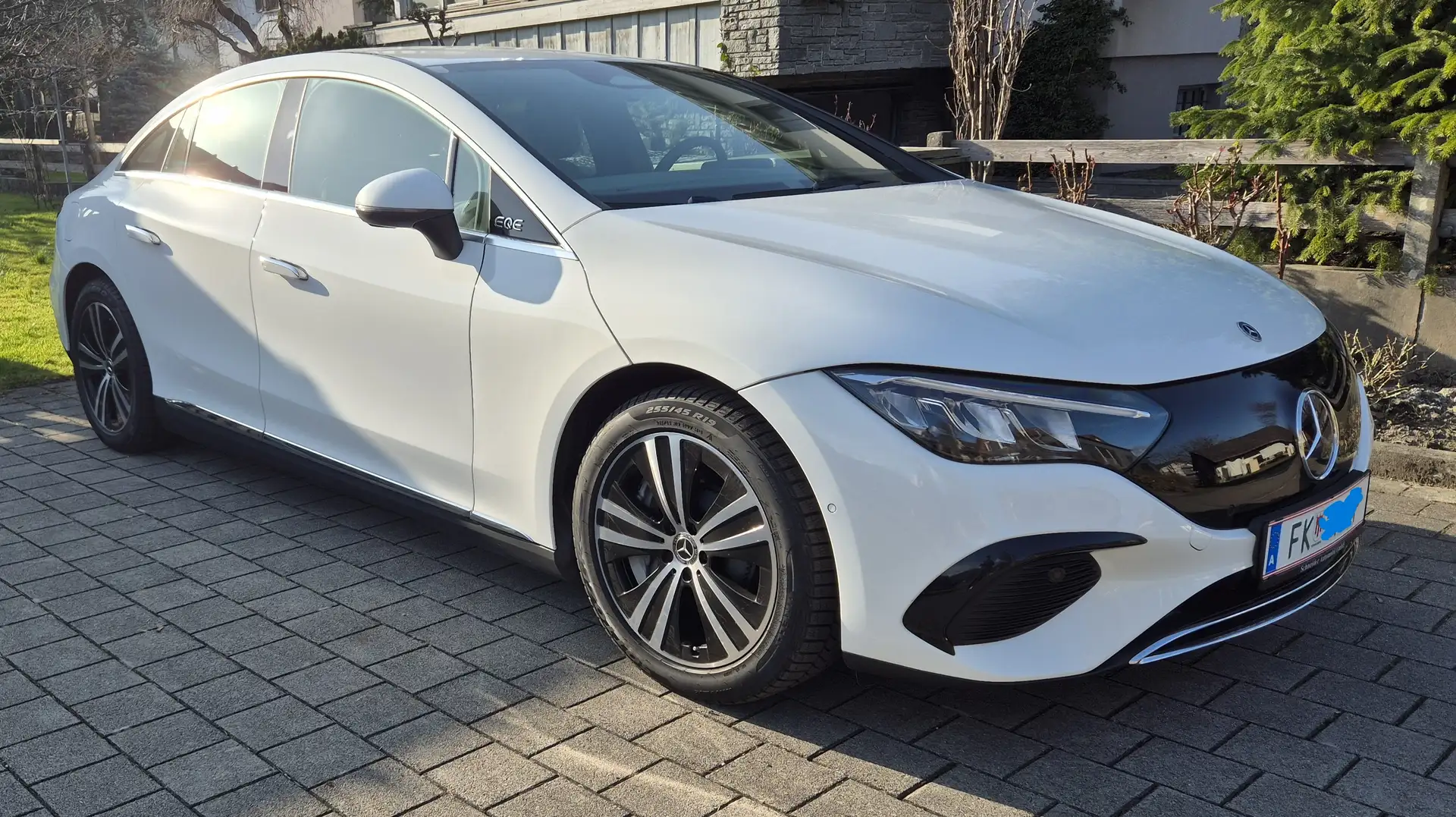 Mercedes-Benz EQE 300 Electric Art / AHK Weiß - 1