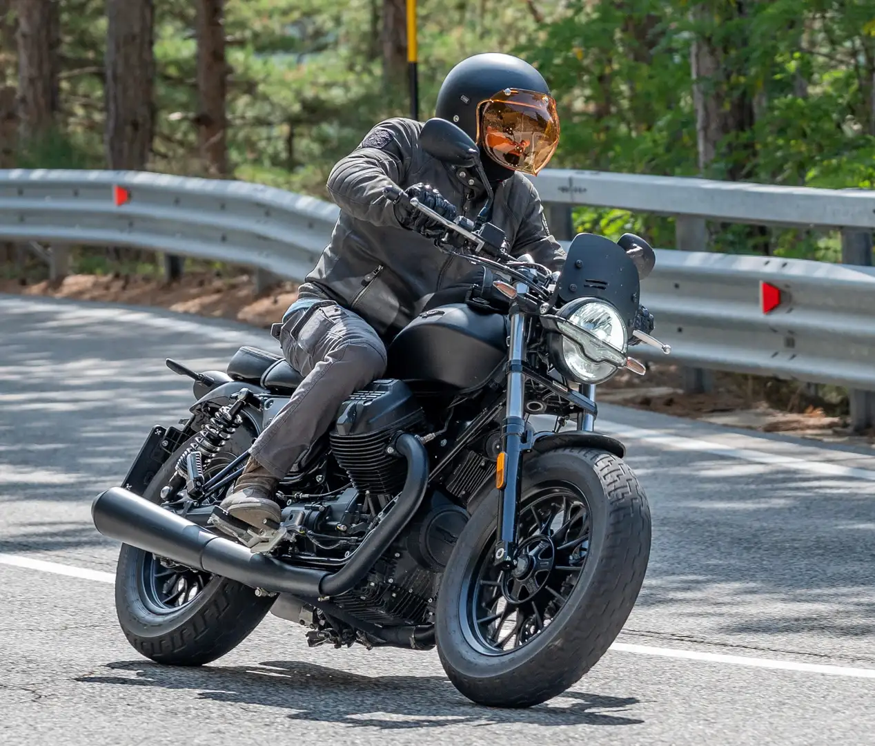 Moto Guzzi V 9 Bobber Negru - 1