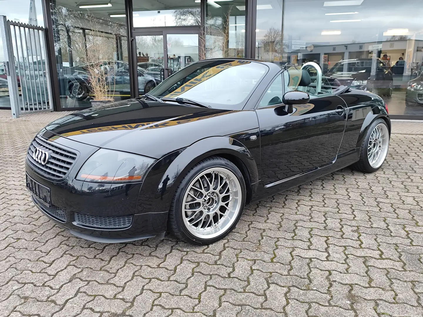 Audi TT 1.8 T Roadster (132kW) Schwarz - 1