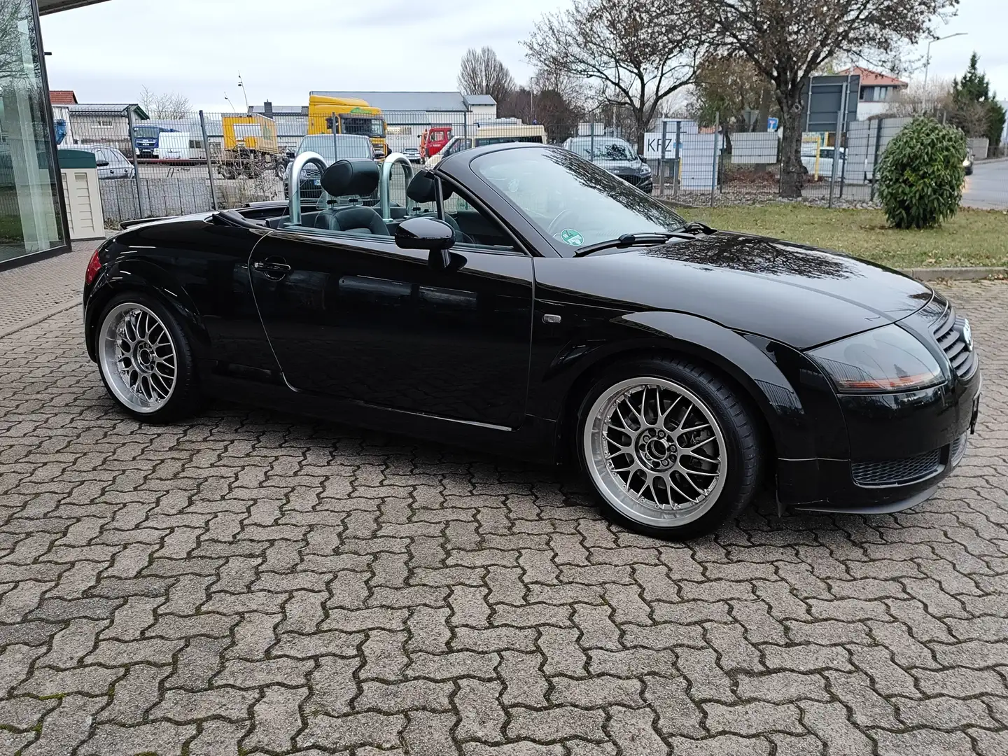 Audi TT 1.8 T Roadster (132kW) Schwarz - 2