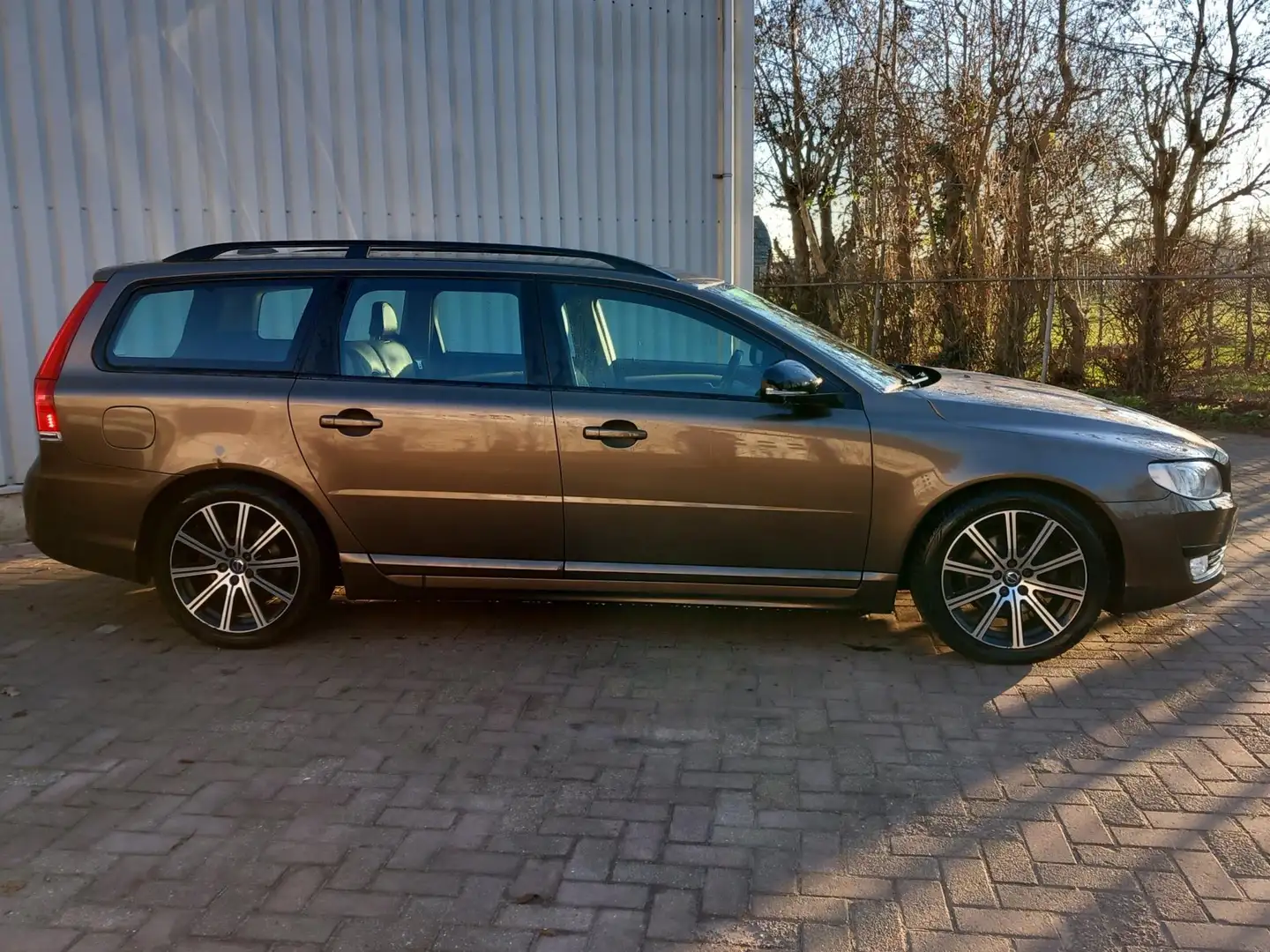 Volvo V70 2.0 D4 Summum Trekhaak Braun - 2