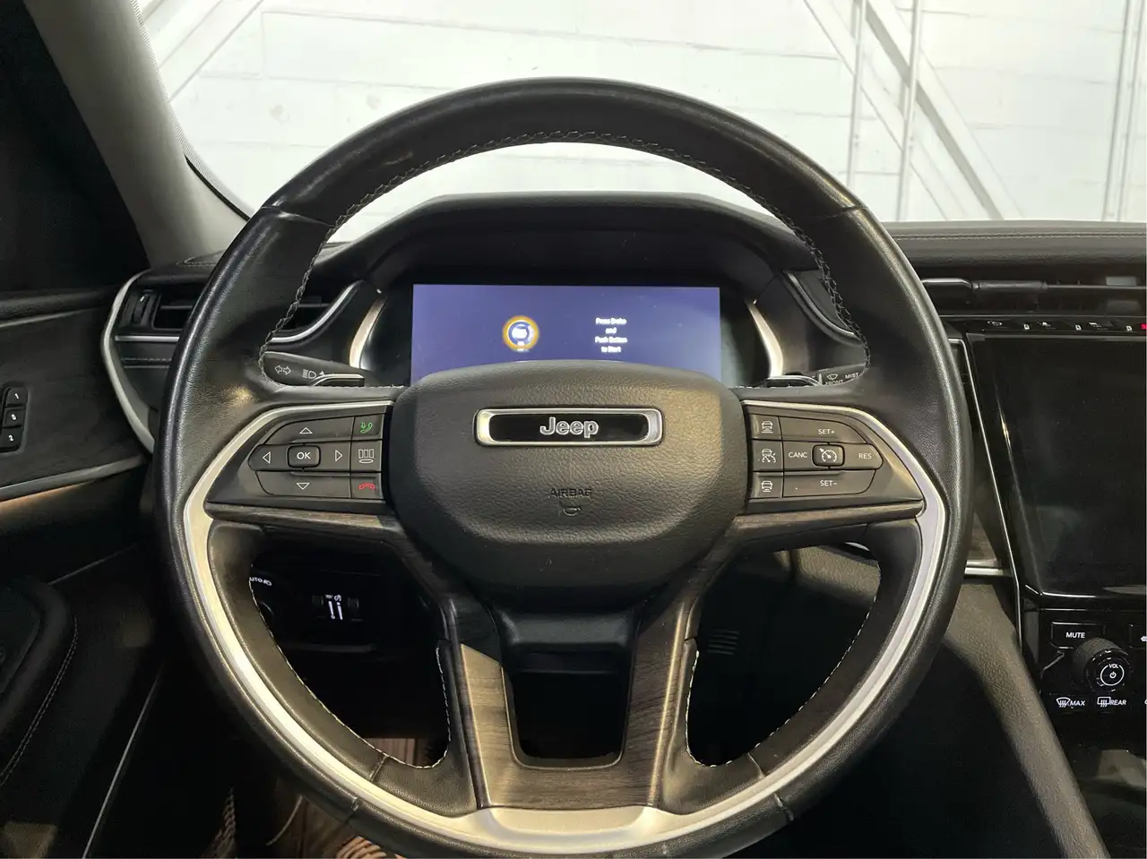 Jeep Grand Cherokee снимка Jeep Grand Cherokee