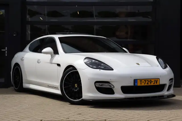 Porsche Panamera view 6