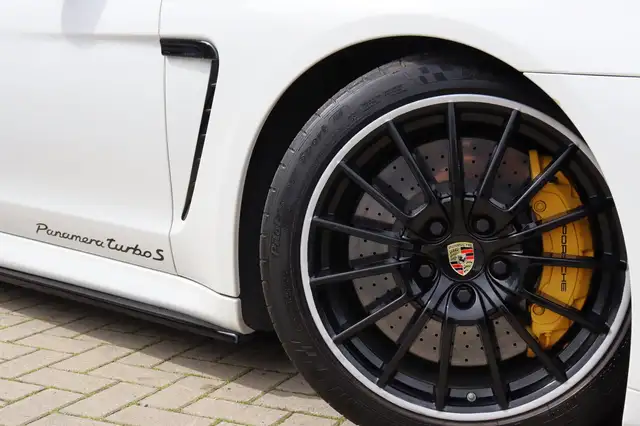 Porsche Panamera view 17