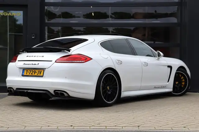 Porsche Panamera view 27