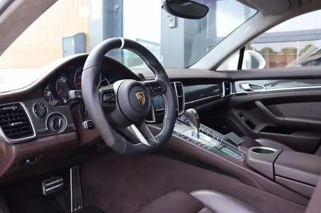 Porsche Panamera view 23
