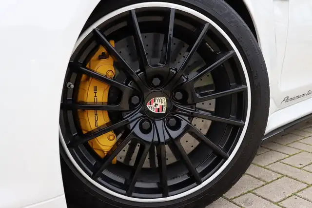 Porsche Panamera view 18
