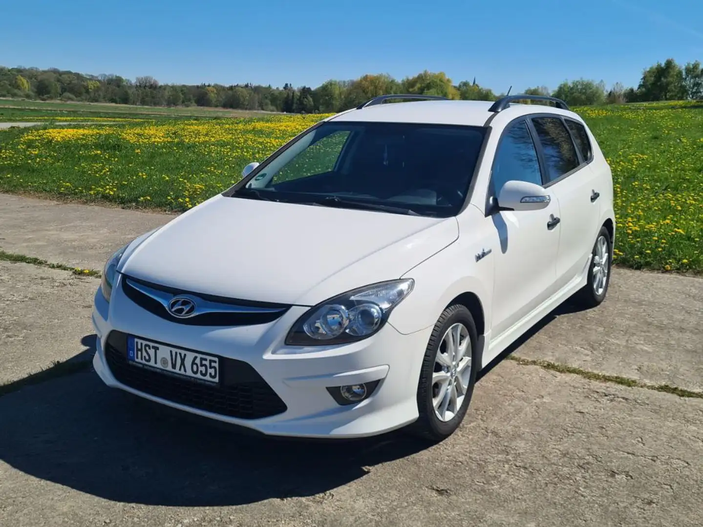 Hyundai i30 i30cw 1.6 blue Comfort Biały - 1