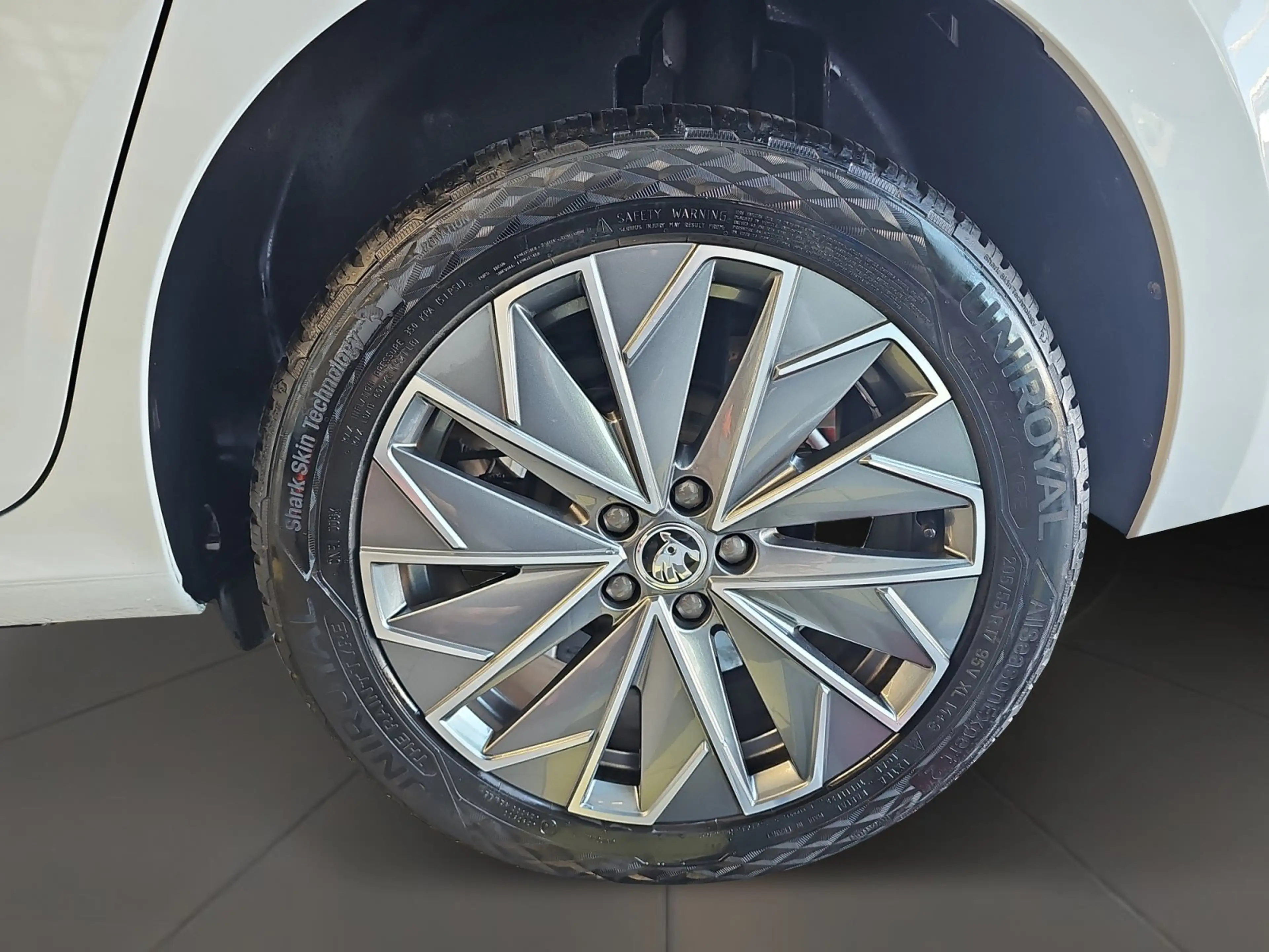Skoda Kamiq Tour 1,0 TSI AHK RFK LM Kessy LED SHZ — photo 6